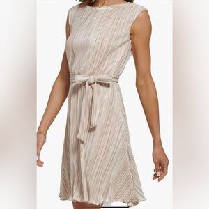 NWT Sz 10 DKNY Cap Sleeve Pleated Cream Gold Dress